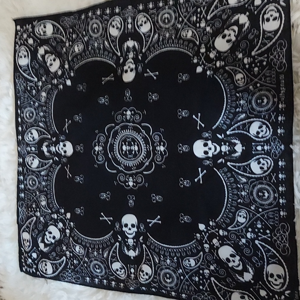 Vintage Loungefly Black & White Rockabilly Harley Skull Bones X Spade Bandana